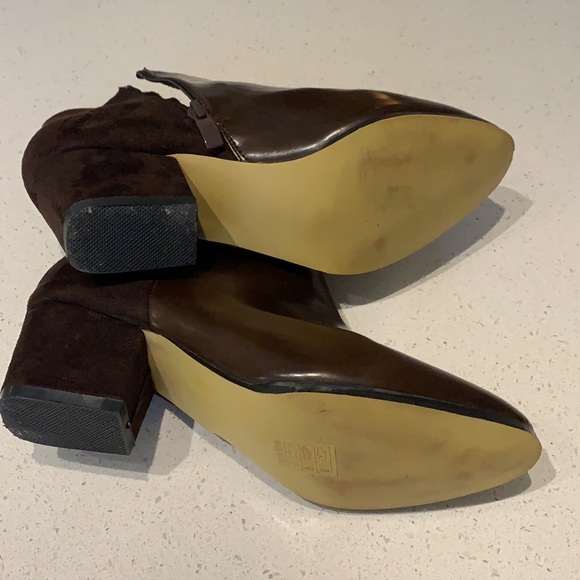 Block Heeled Women’s Ankle Bootie - Picture 5 of 5